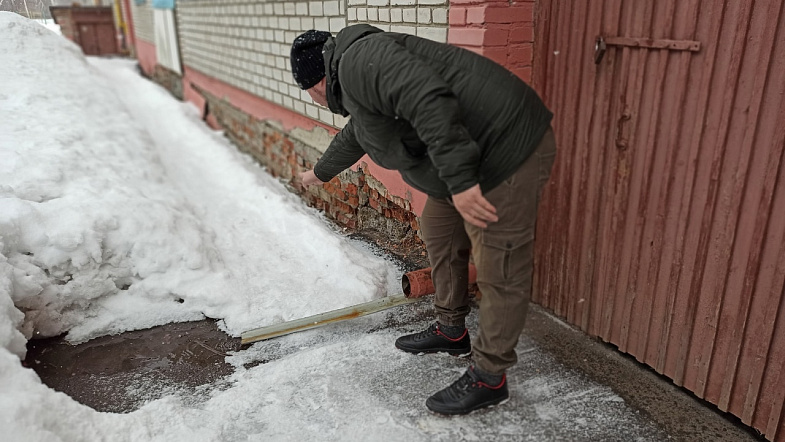 В Барнауле жильцы нескольких многоэтажек не могут заставить работать управляющую компанию