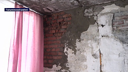 В одном из многоквартирных домов села Озёрки уже много лет течёт ветхая крыша