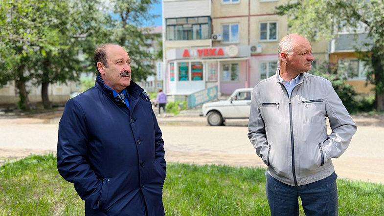 Мэр Рубцовска пообещал расширить парковку у городского онкодиспансера