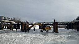 В Бийском районе после сильных морозов возобновилось строительство  нового моста через реку Неня