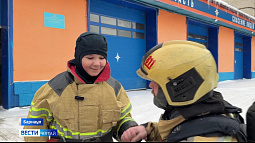 Спасатели барнаульской пожарно-спасательной части № 1 помогли школьнику определиться с будущей профессией