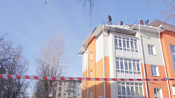 В мэрии Барнаула заверили, что уборка кровель сейчас в приоритете