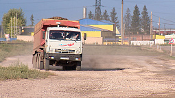 Жители Павловского района задыхаются от пыли из-под грузовиков, везущих свёклу на переработку