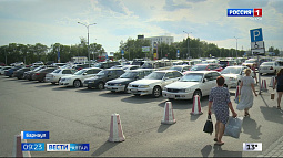 На парковке ТЦ «Арена» автовладельцы заподозрили мошенническую схему с глушилками