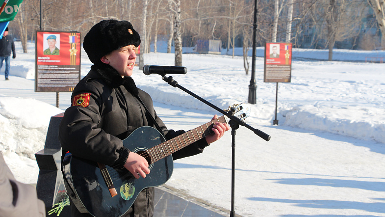 В Барнауле сегодня почтили память десантников легендарной 6-й роты Псковской дивизии ВДВ