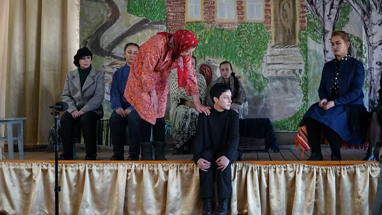 В Шипуновской женской колонии поставили спектакль по мотивам рассказов Шукшина