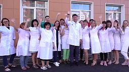 Врачи барнаульской поликлиники №14 сняли клип о грядущем переезде