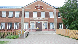 В Тюменцевской школе, где с потолка упала штукатурка, возобновили занятия