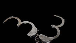 В Алтайском крае бывших полицейских-тыловиков будут судить за торговлю вещдоками, хищения и взятки