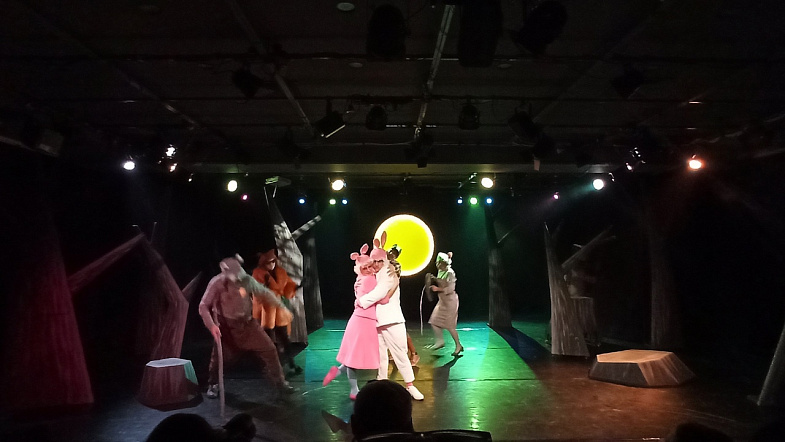 Новый спектакль Молодёжного театра Алтая заставил барнаульцев смеяться до слёз