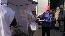 Барнаульским пенсионерам раздали семена овощей