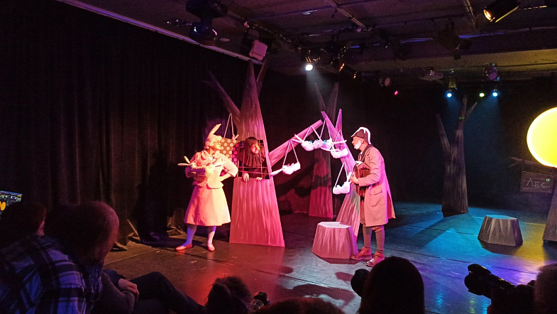 Новый спектакль Молодёжного театра Алтая заставил барнаульцев смеяться до слёз