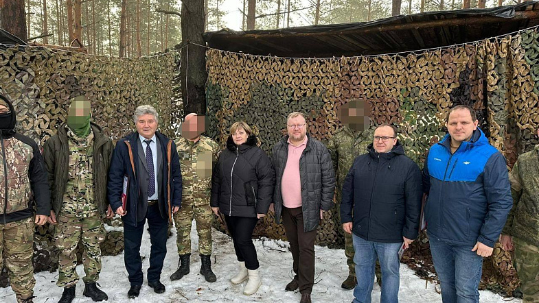 Лидер крайсовпрофа навестил алтайских бойцов в зоне СВО