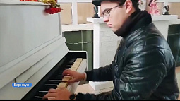 В Заринске на железнодорожном вокзале установили пианино специально для пассажиров