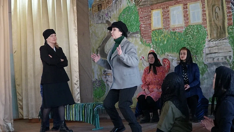 В Шипуновской женской колонии поставили спектакль по мотивам рассказов Шукшина