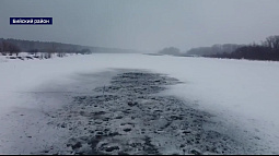 Военные инженеры в преддверии паводка начали устранять ледовые заторы на Бии