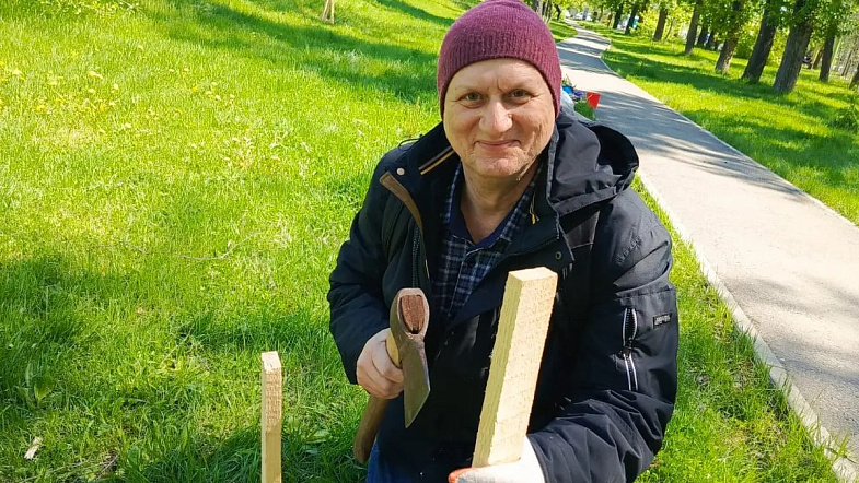 Бийчанка взяла под опеку 50-метровую клумбу 