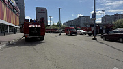 В кафе торгового центра «Праздничный» тушат пожар