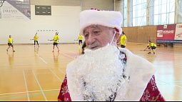 С наступающим Новым годом поздравляет наставник ХК «Коммунальщик» Владимир Кобзев